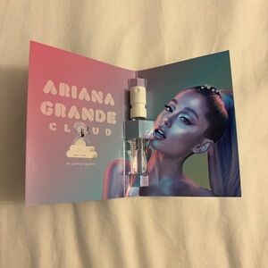 Ariana Grande cloud sample
